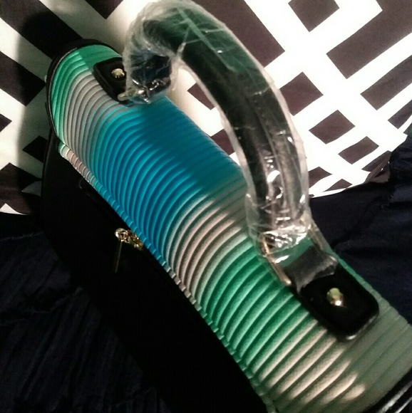 "LOVE" Handbag - Picture 2 of 4